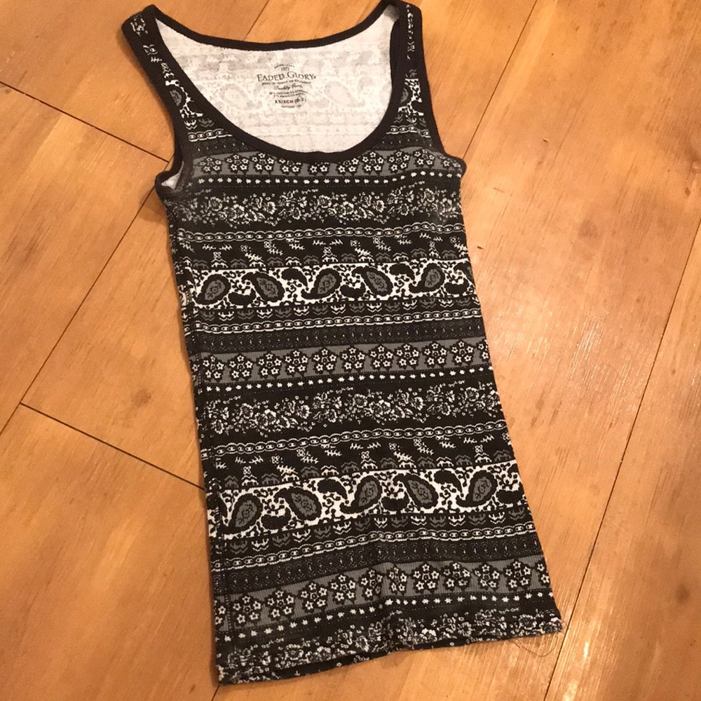 Simple Patterned Tank! 🔲🔳🔲 - Picture 2 of 2